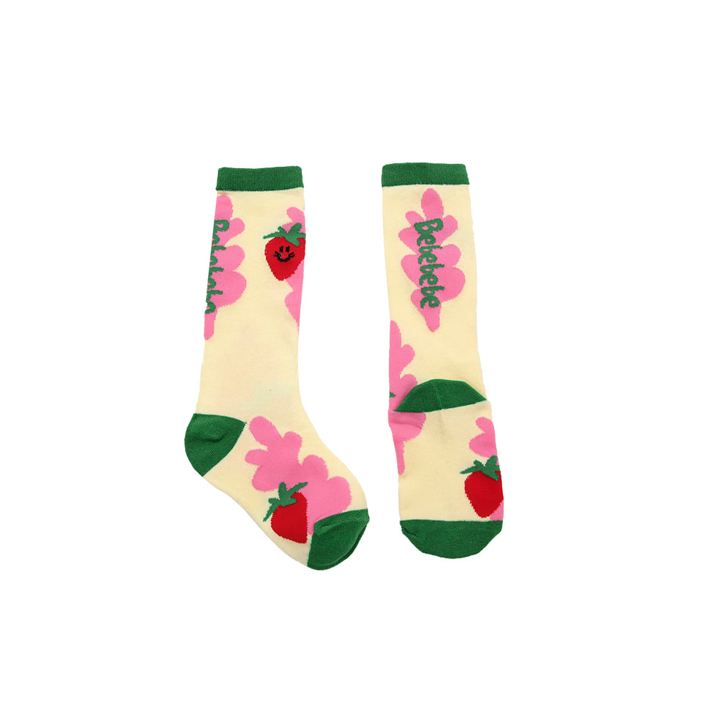 [2차 프리오더 15% 할인율 적용 7,500→6,375] Strawberries and cream knee socks (CREAM)